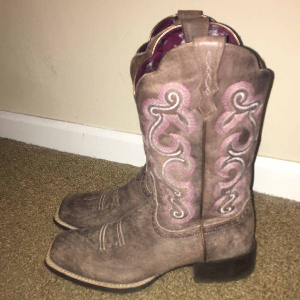 Ariat Cowgirl Boots - Size 8.5